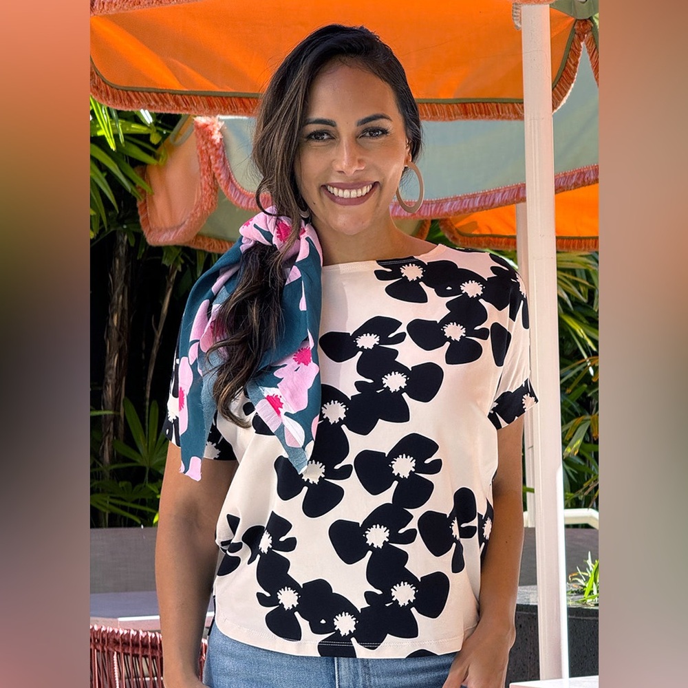 NWT Ava Sky Fighting Eel Top Momo in Ivory Zinnia